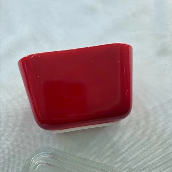 VINTAGE PYREX Red Glass Storage Container with Lid - Picture 5 of 6